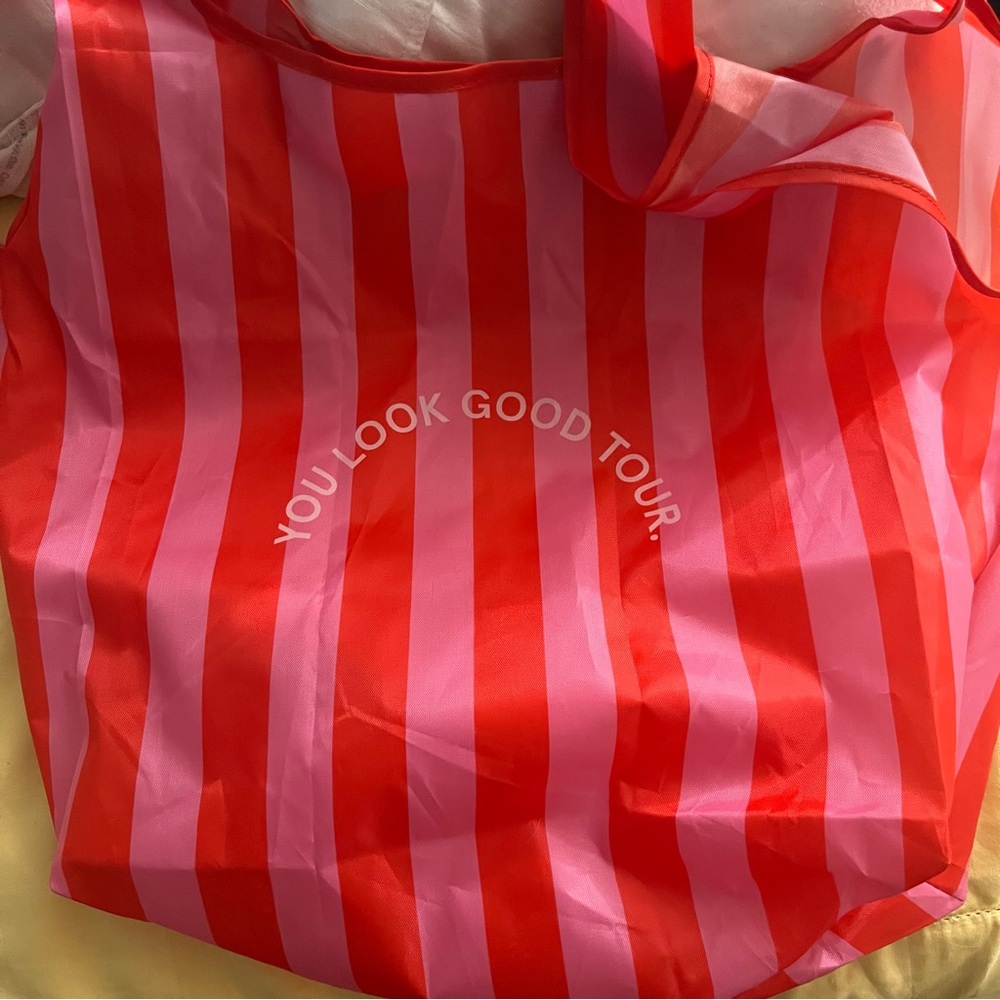 Glossier you look good tour tote bag!